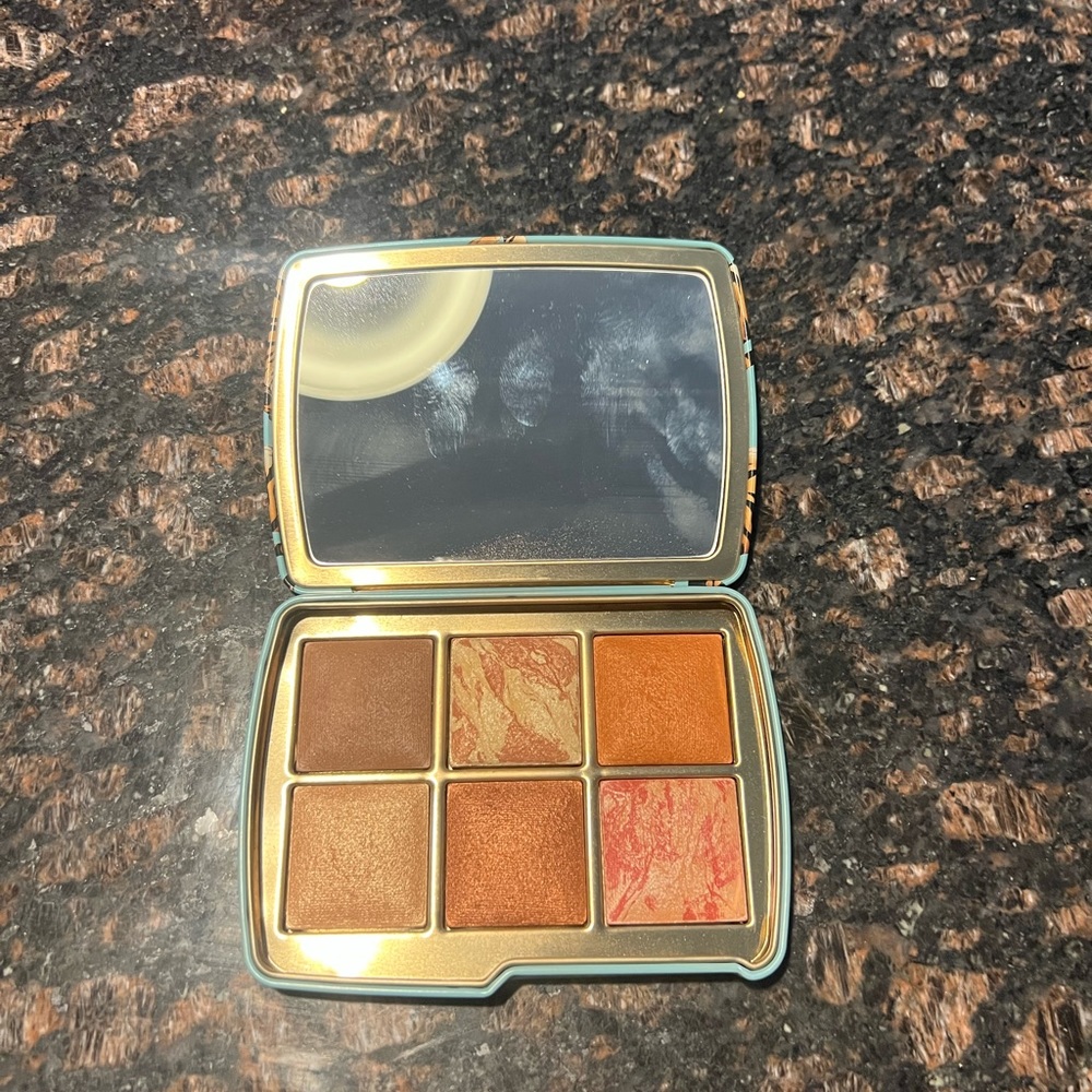 Hourglass Ambient Tiger Palette
